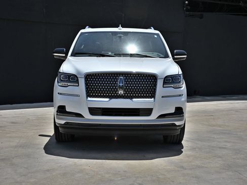 Used 2023 Lincoln Navigator Reserve RWD image 3