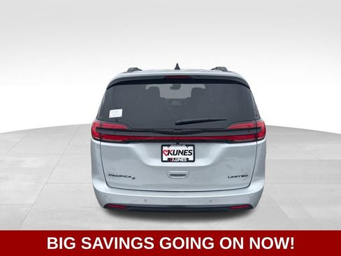 New 2026 Chrysler Pacifica Limited image 8