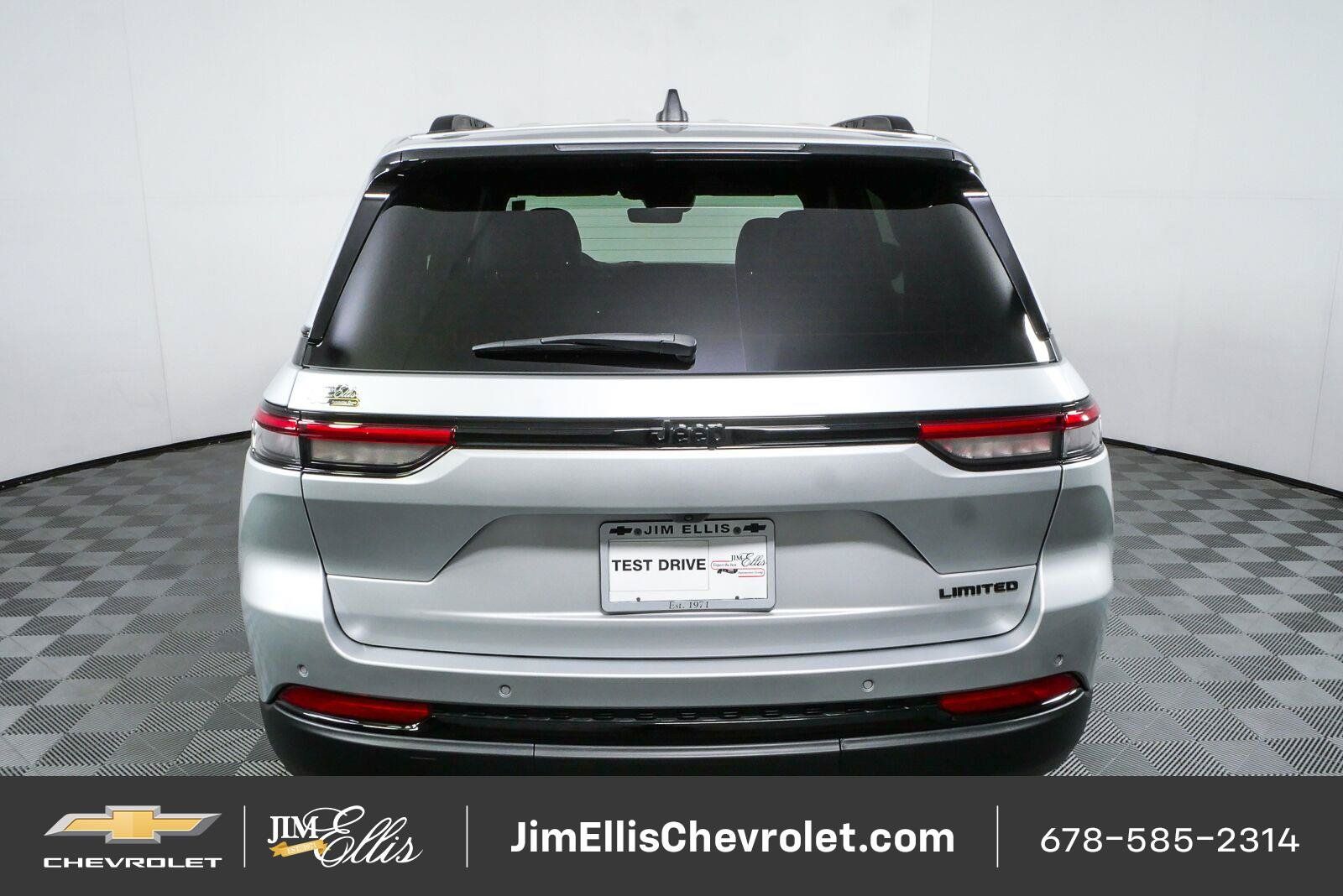 Used 2025 Jeep Grand Cherokee Limited w/ Black Appearance Package RWD image 28
