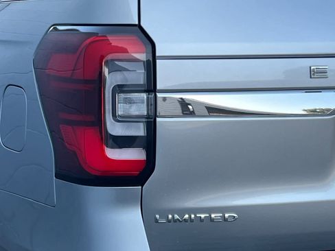 Used 2022 Ford Expedition Limited image 17