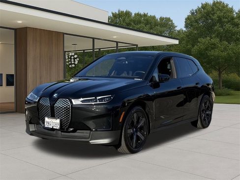 Used 2025 BMW iX xDrive50 w/ Premium Package image 2