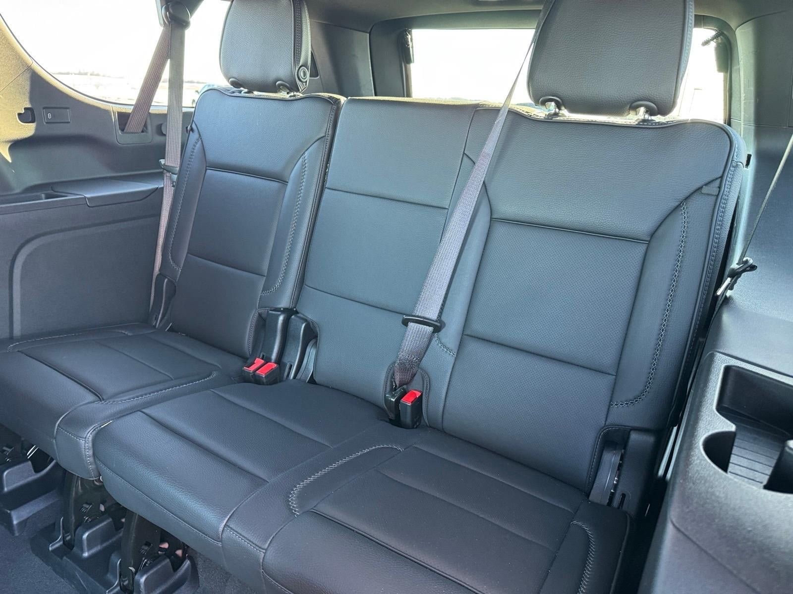 Used 2025 GMC Yukon XL Denali AWD/4WD image 7