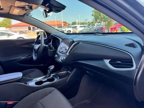 Used 2024 Chevrolet Malibu LT FWD image 25