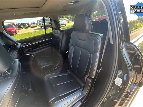 Used 2024 Jeep Grand Cherokee L Limited image 10