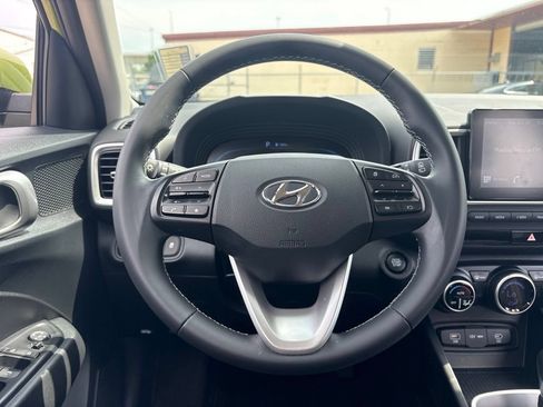 Used 2024 Hyundai Venue SEL FWD image 18