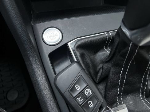 Used 2022 Volkswagen Taos SE image 11