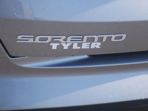 Used 2023 Kia Sorento EX AWD/4WD image 13
