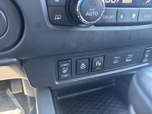 Used 2025 Nissan Frontier SV w/ SV Convenience Package RWD image 20