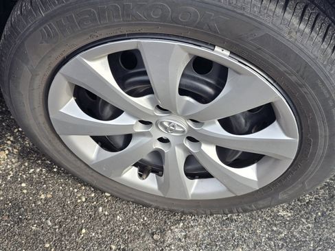 Used 2025 Toyota Corolla LE image 12