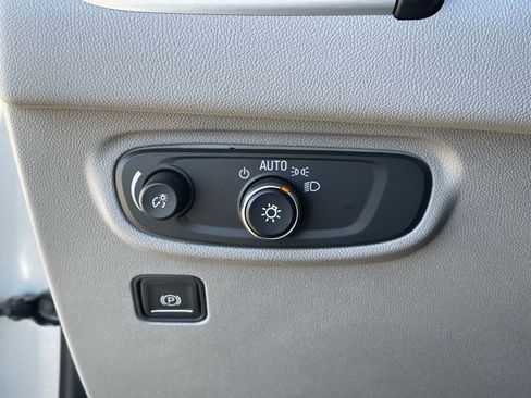 Used 2023 GMC Terrain SLE image 17