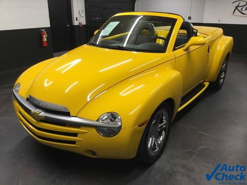 Used 2003 Chevrolet SSR w/ Preferred Equipment Group image 6