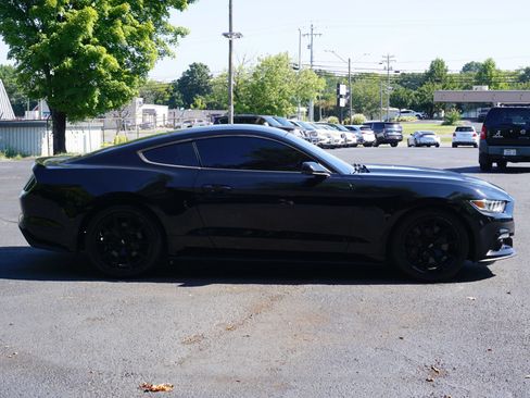 Used 2017 Ford Mustang GT Premium w/ Black Accent Package RWD image 5
