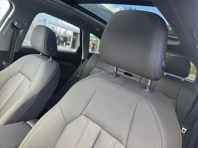 Used 2025 Audi Q5 Premium w/ Convenience Package AWD/4WD image 25