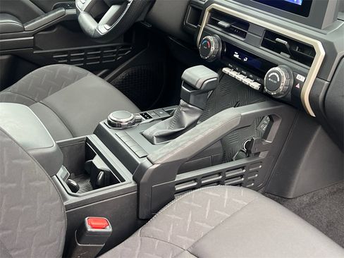 Used 2025 Toyota Tacoma SR image 13