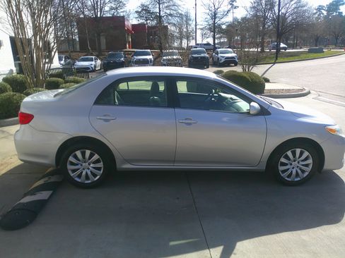 Used 2013 Toyota Corolla LE image 18