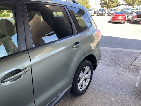 Used 2014 Subaru Forester 2.5i Premium w/ All-Weather Package AWD/4WD image 45