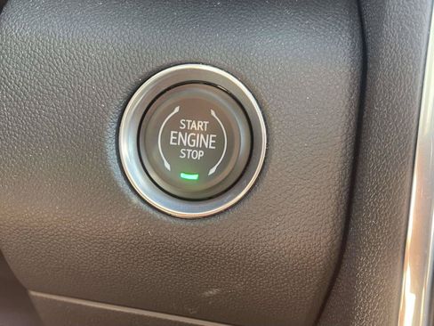Certified 2026 GMC Acadia Elevation w/ Elevation Premium Package FWD image 23
