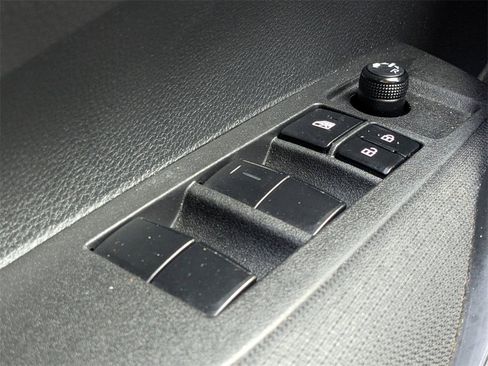 Used 2021 Toyota Corolla LE image 18