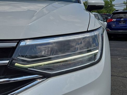 Used 2023 Volkswagen Tiguan SE w/ Panoramic Sunroof Package FWD image 10