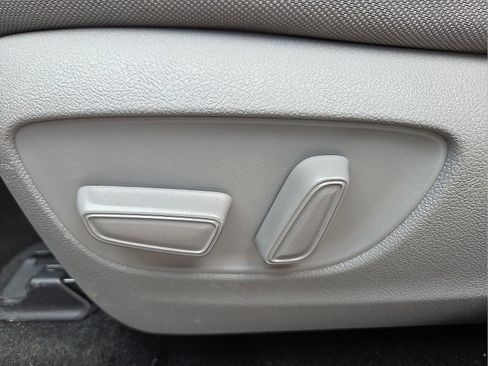 Used 2023 Toyota Highlander L image 16