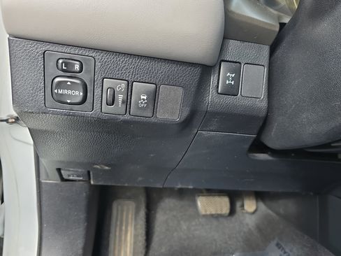 Used 2013 Toyota RAV4 XLE image 25