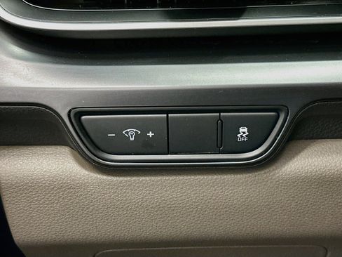 Used 2026 Kia Carnival FWD image 17
