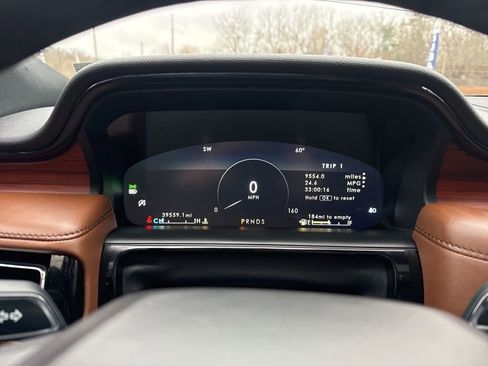 Used 2023 Lincoln Nautilus Reserve image 13