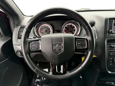Used 2017 Dodge Grand Caravan SE FWD image 12