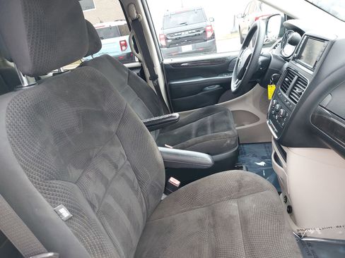 Used 2019 Dodge Grand Caravan SE image 10