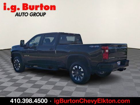 Used 2021 Chevrolet Silverado 2500 Custom w/ Custom Value Package AWD/4WD image 4