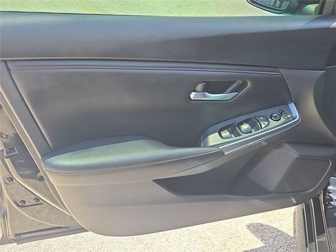 Used 2023 Nissan Sentra SR w/ Midnight Edition Package FWD image 13