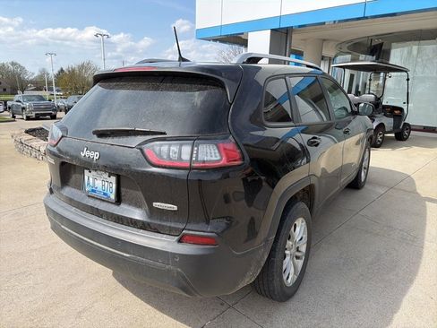 Used 2020 Jeep Cherokee Latitude w/ Cold Weather Group image 3