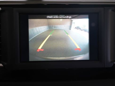 Used 2018 Chrysler Pacifica Touring Plus w/ Tire & Wheel Group FWD image 18