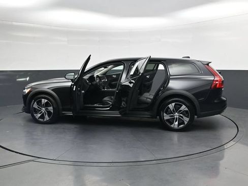 Used 2025 Volvo V60 B5 Cross Country Plus AWD/4WD image 42