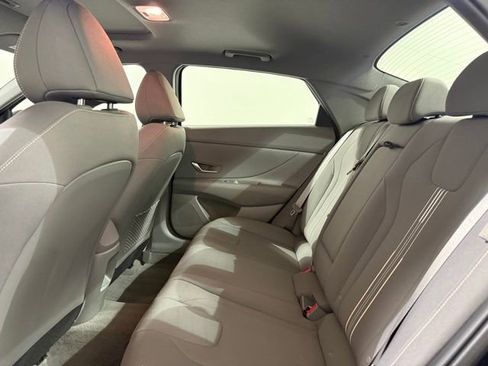 Used 2025 Hyundai Elantra SEL FWD image 22