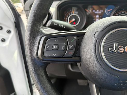 Certified 2024 Jeep Gladiator Sport AWD/4WD image 16