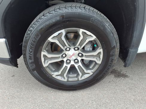 Used 2025 GMC Sierra 1500 SLT AWD/4WD image 9