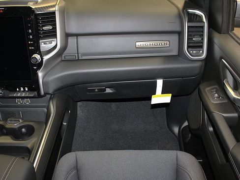 New 2026 RAM 1500 4x4 Crew Cab image 32