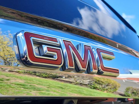 Used 2024 GMC Yukon SLT AWD/4WD image 30
