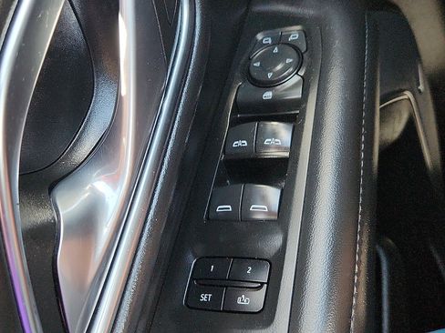 Used 2022 Chevrolet Suburban LT RWD image 18