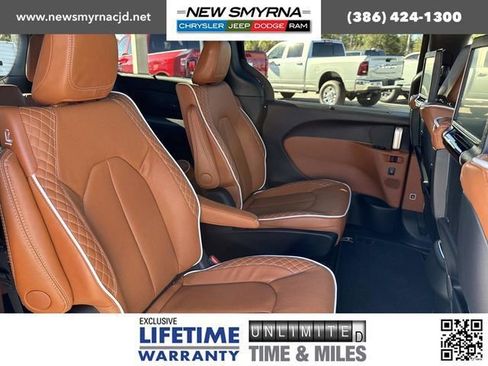 New 2026 Chrysler Pacifica Pinnacle image 18