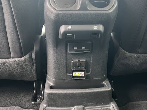 Used 2023 Jeep Wrangler Unlimited Sahara image 14