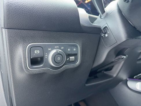 Used 2022 Mercedes-Benz GLB 250 4MATIC w/ Premium Package Lite image 55