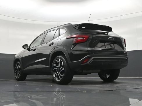 Used 2025 Chevrolet Trax RS FWD image 25