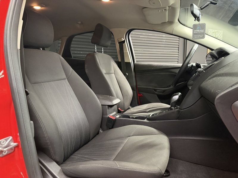 Used 2015 Ford Focus SE w/ SE Sport Package FWD image 16