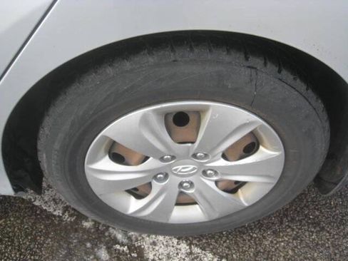 Used 2016 Hyundai Elantra SE FWD image 26