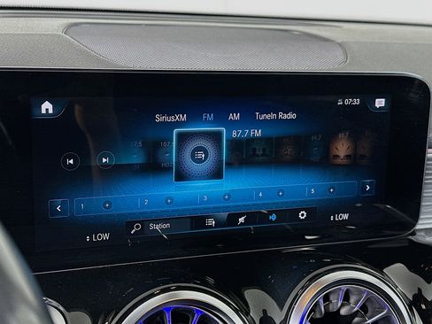 Used 2023 Mercedes-Benz GLB 250 image 21