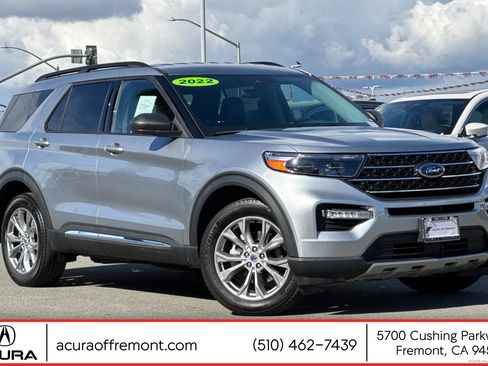 Used 2022 Ford Explorer XLT w/ Equipment Group 202A image 1