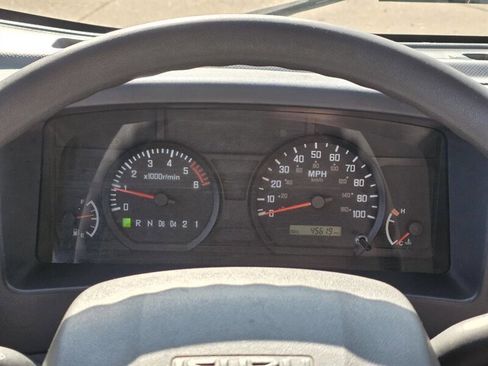 Used 2021 Isuzu NPR image 14