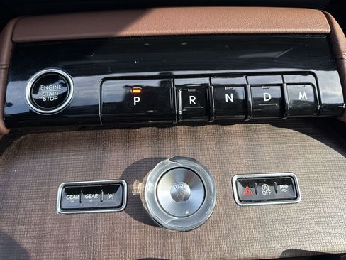 Used 2025 Lincoln Navigator Reserve AWD/4WD image 19